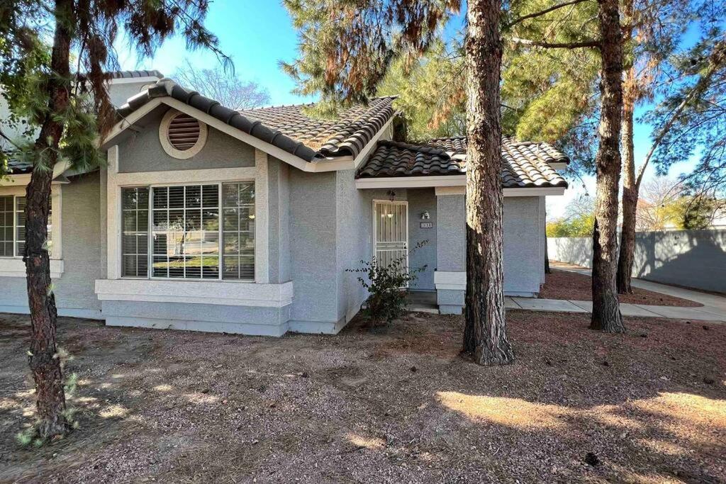 Cozy 3 Bedrooms Town Home In Chandler With Community Pool Exterior photo