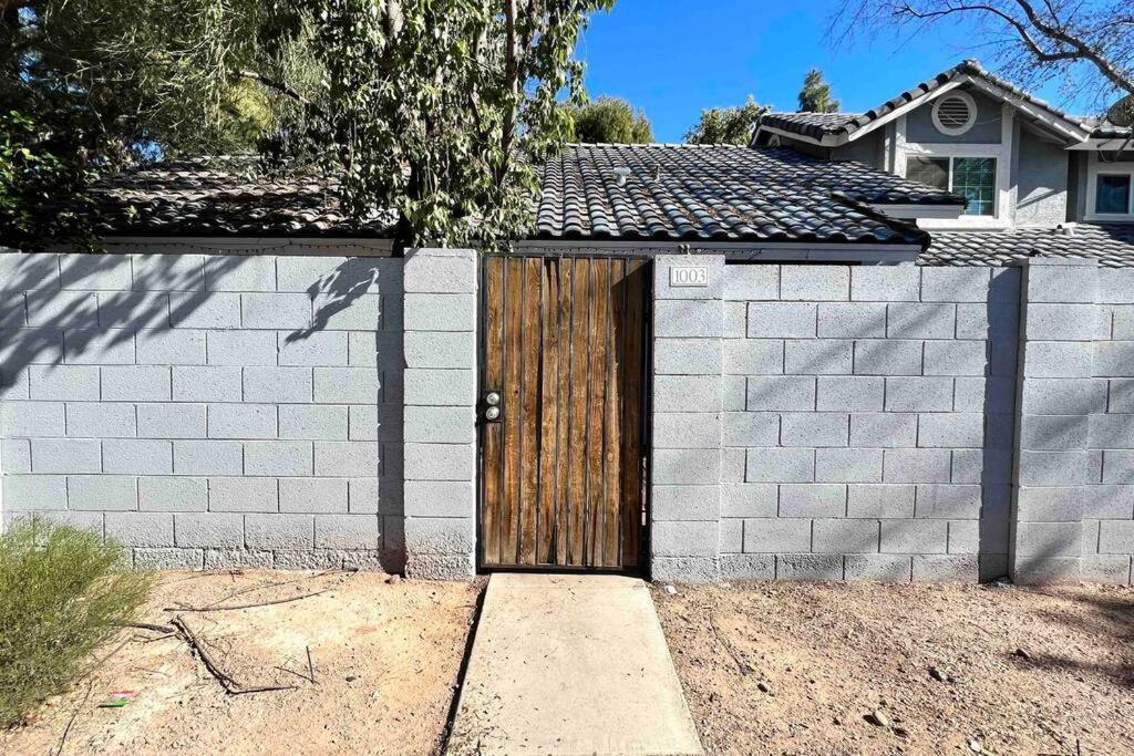 Cozy 3 Bedrooms Town Home In Chandler With Community Pool Exterior photo